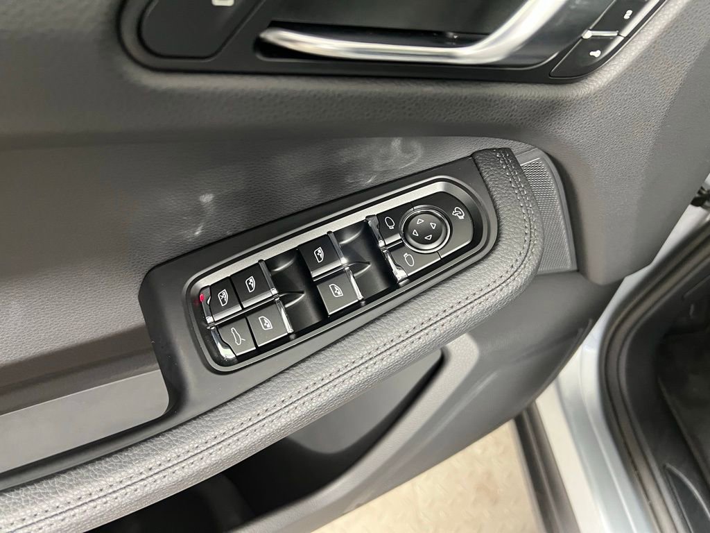 Certified 2025 Porsche Macan image 29