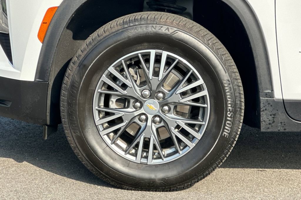 Used 2024 Chevrolet Traverse LT image 32