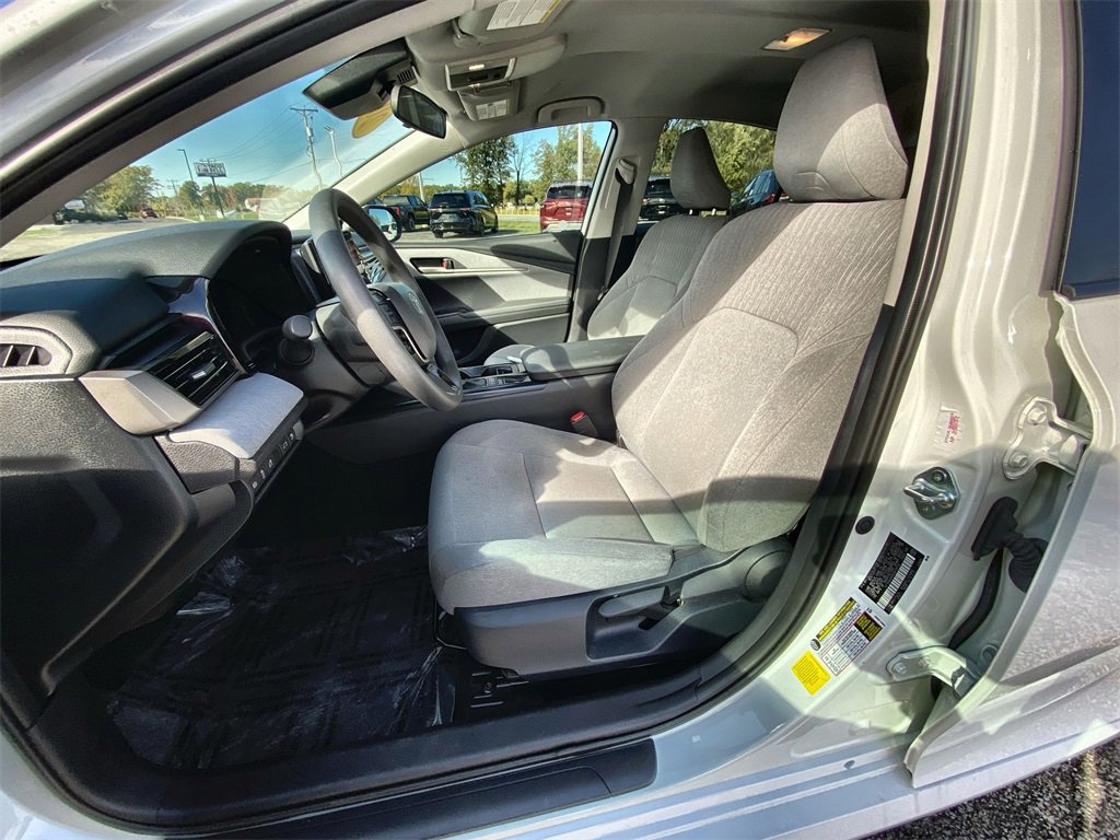 Used 2025 Toyota Camry LE image 13