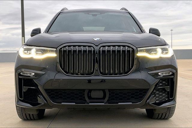 Used 2021 BMW X7 M50i image 2