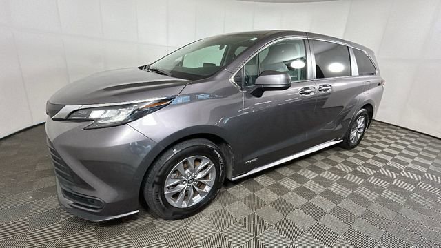 Used 2021 Toyota Sienna LE FWD image 7