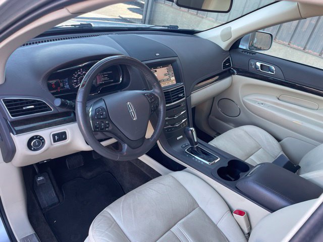 Used 2019 Lincoln MKT AWD image 23