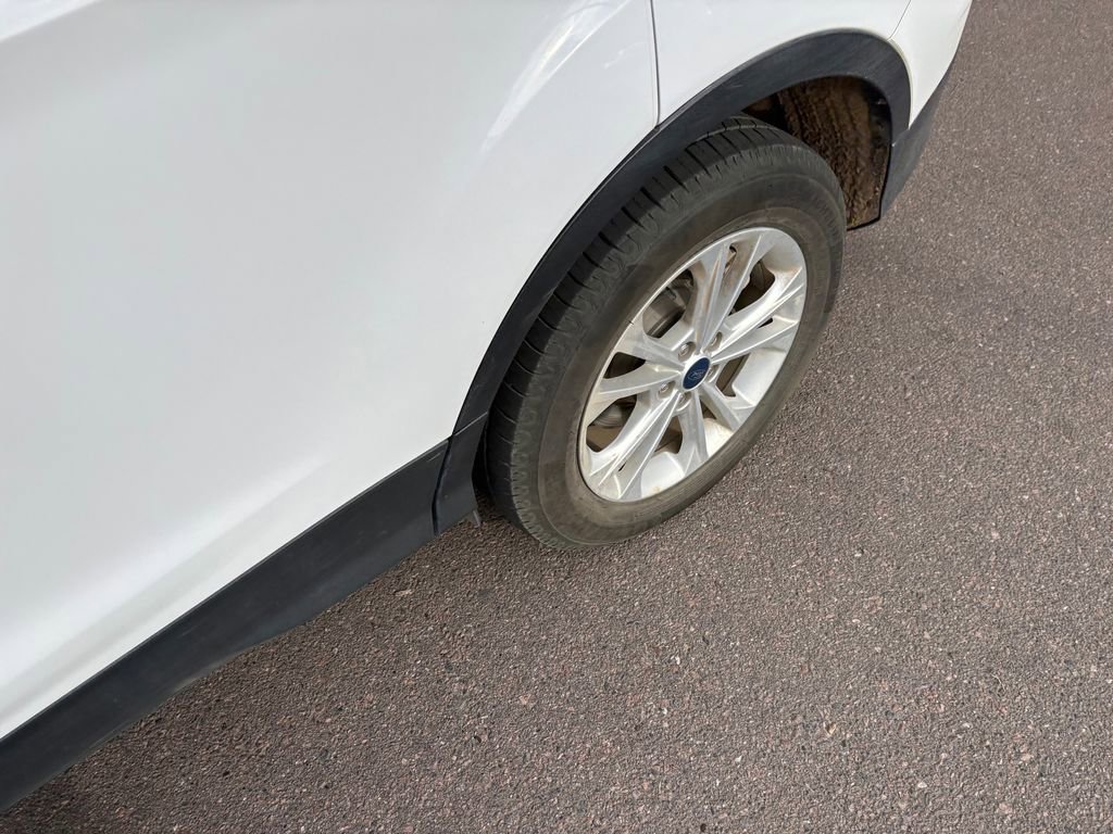 Used 2019 Ford Escape SE image 12