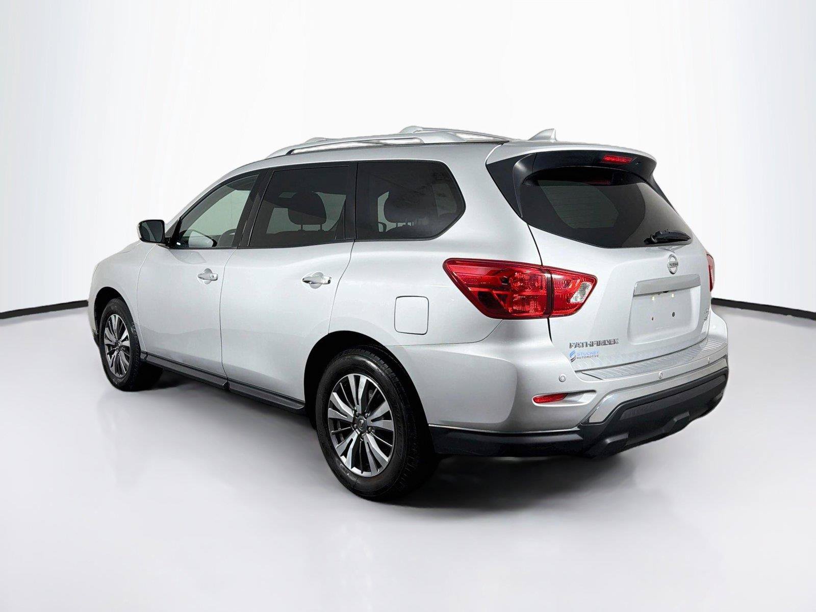 Used 2019 Nissan Pathfinder SV AWD/4WD image 9