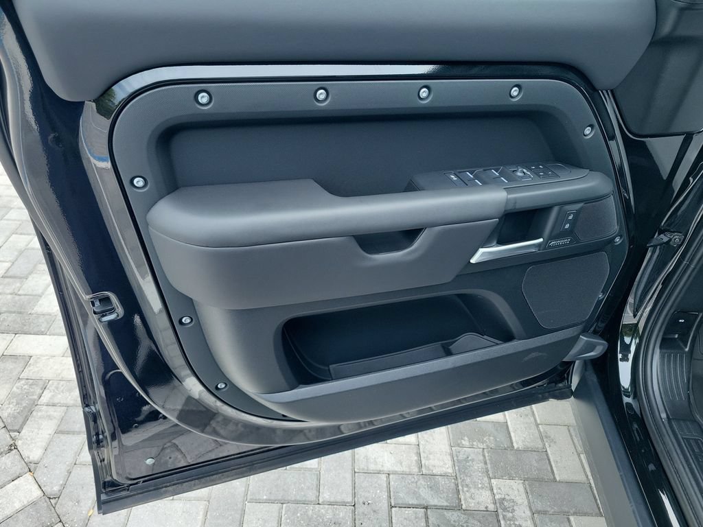 New 2026 Land Rover Defender 110 X-Dynamic SE AWD/4WD image 22