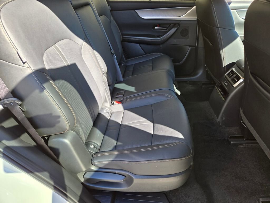 Used 2025 MAZDA CX-70 Plug-In Hybrid w/ Premium Pkg image 19