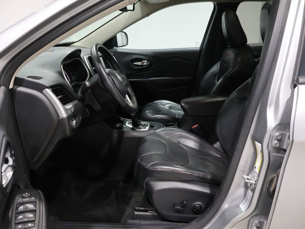 Used 2015 Jeep Cherokee Trailhawk w/ Comfort/Convenience Group image 12