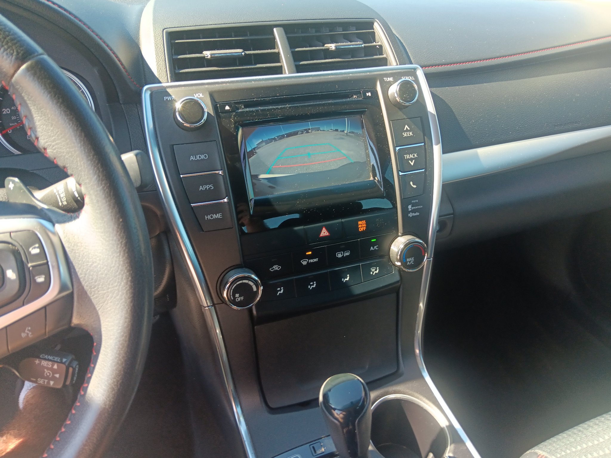 Used 2015 Toyota Camry SE FWD image 17