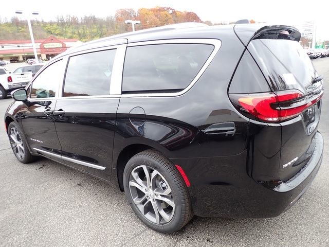 New 2026 Chrysler Pacifica Pinnacle image 3