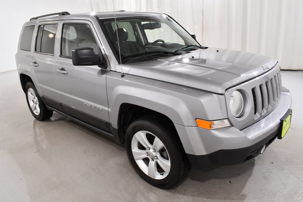 Used 2015 Jeep Patriot Latitude AWD/4WD image 5