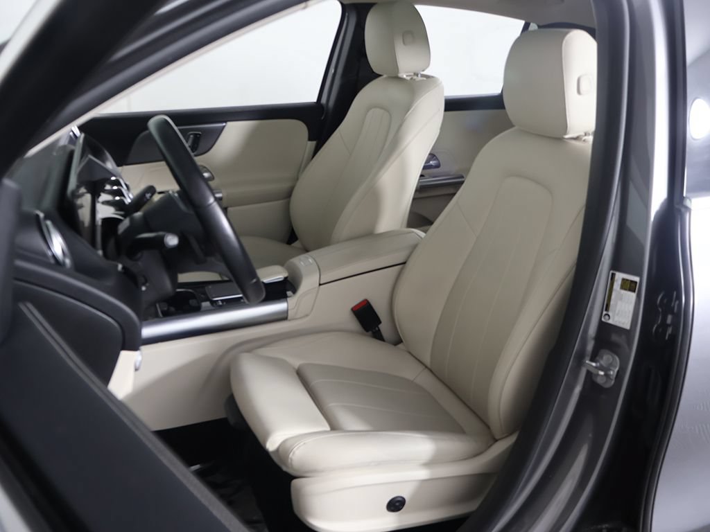 Used 2023 Mercedes-Benz GLA 250 4MATIC w/ Premium Package image 30
