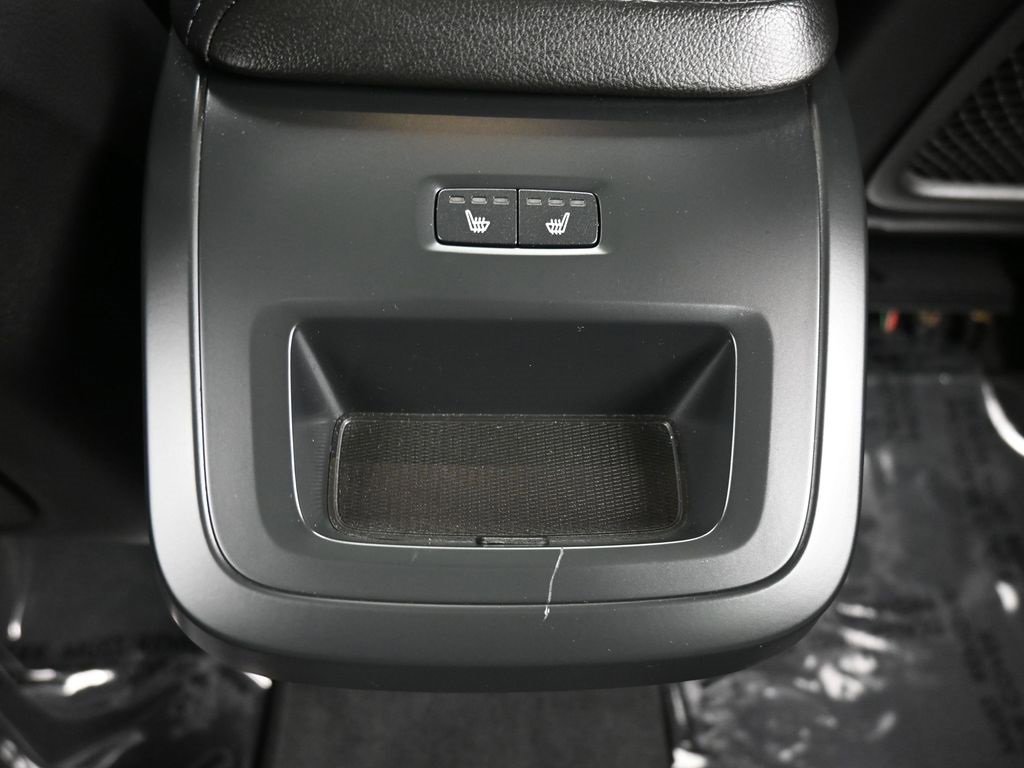 Used 2019 Volvo XC60 T6 Momentum w/ Multimedia Package image 15