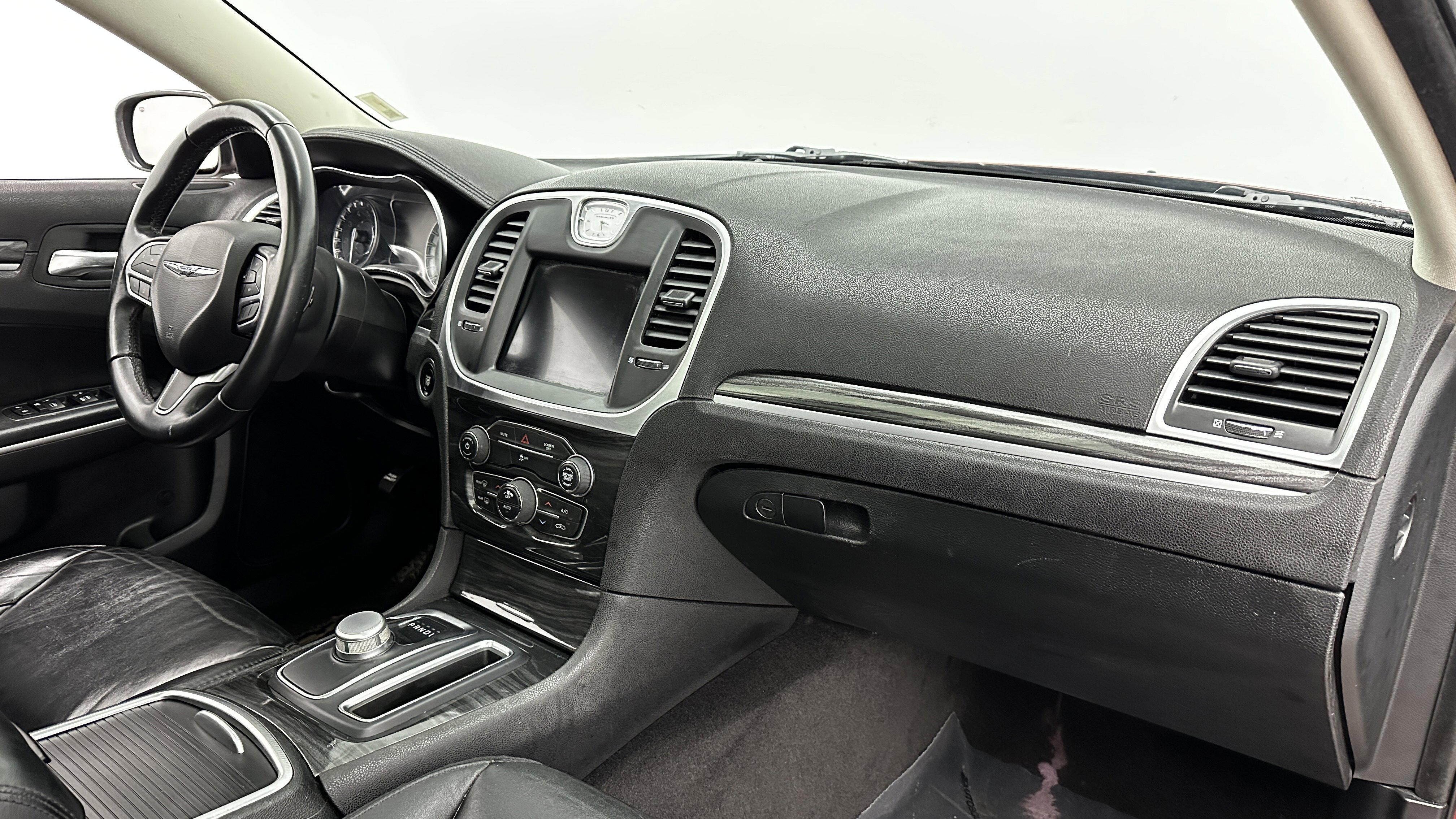 Used 2018 Chrysler 300 Touring L image 32