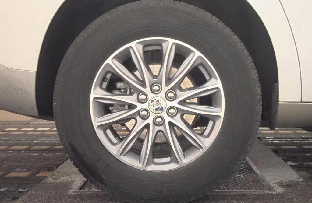 Used 2023 Buick Enclave Essence AWD/4WD image 15