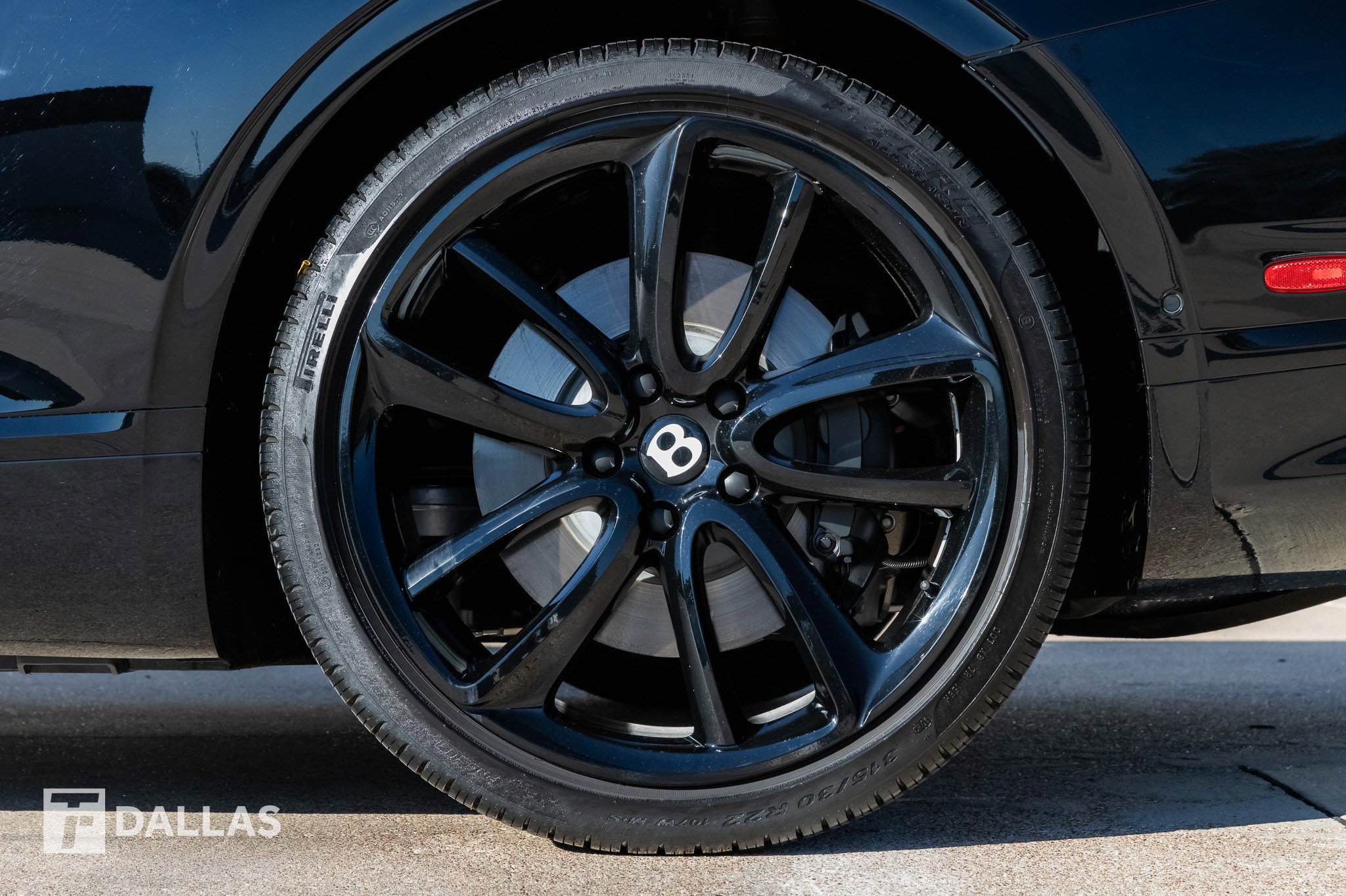 Used 2023 Bentley Continental GT V8 image 9