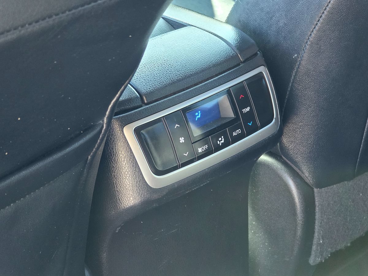 Used 2018 Toyota Highlander SE FWD image 29