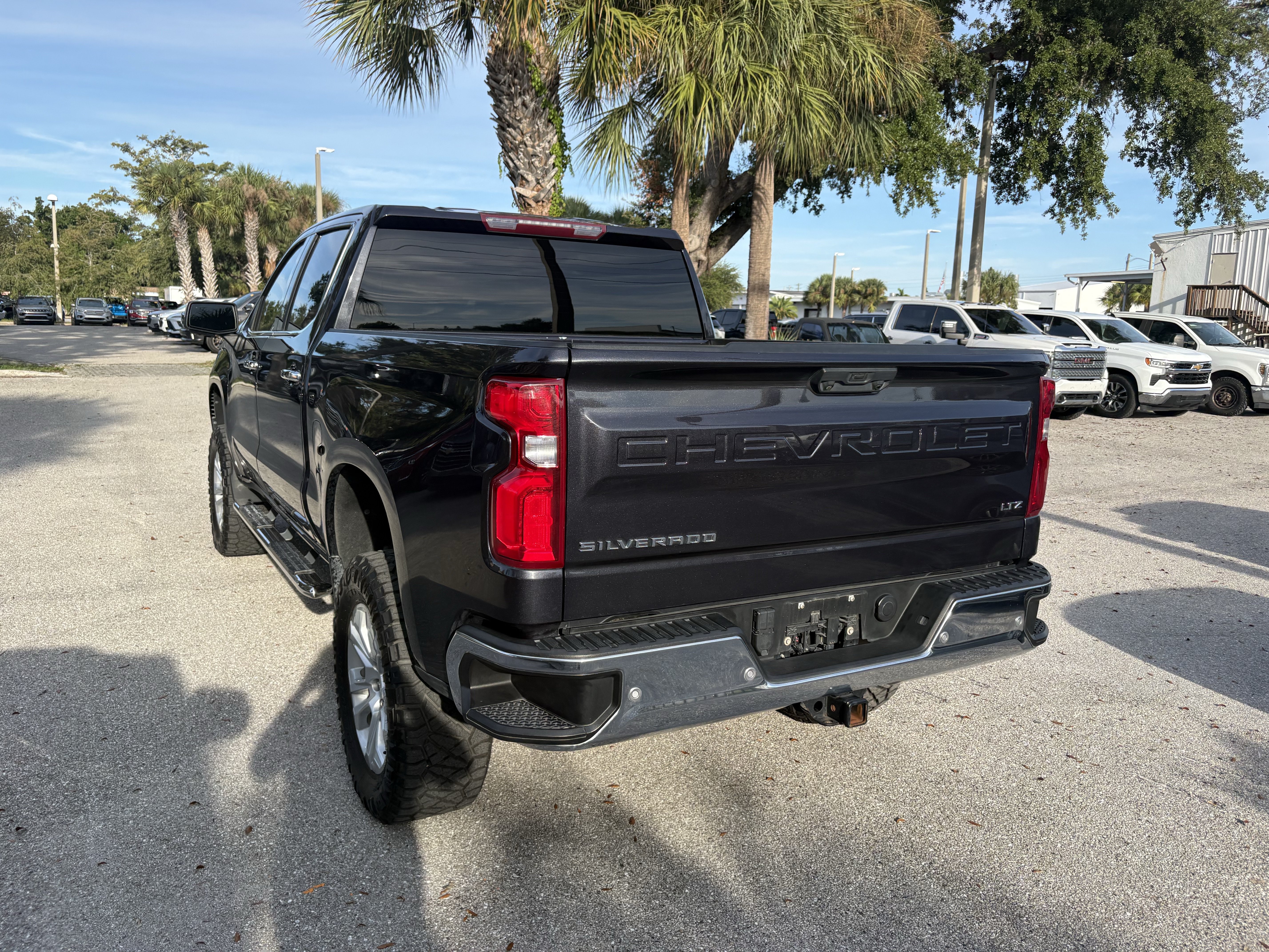 Used 2023 Chevrolet Silverado 1500 LTZ AWD/4WD image 5