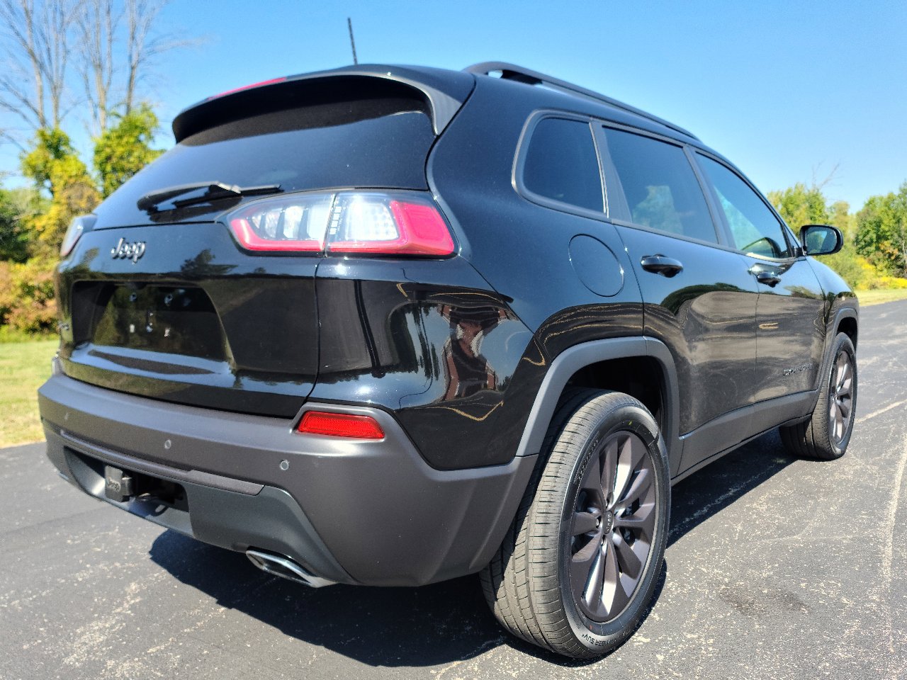 Used 2021 Jeep Cherokee Latitude Lux 80th Anniv w/ Quick Order Package 26U 80TH image 6