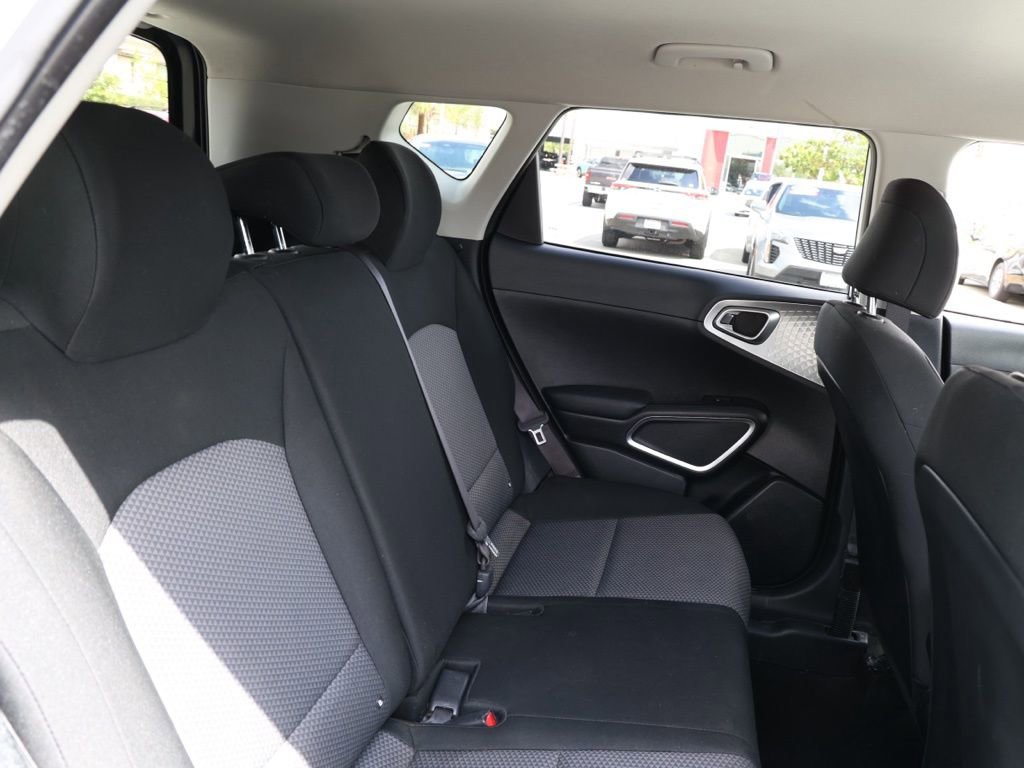 Used 2023 Kia Soul S image 18