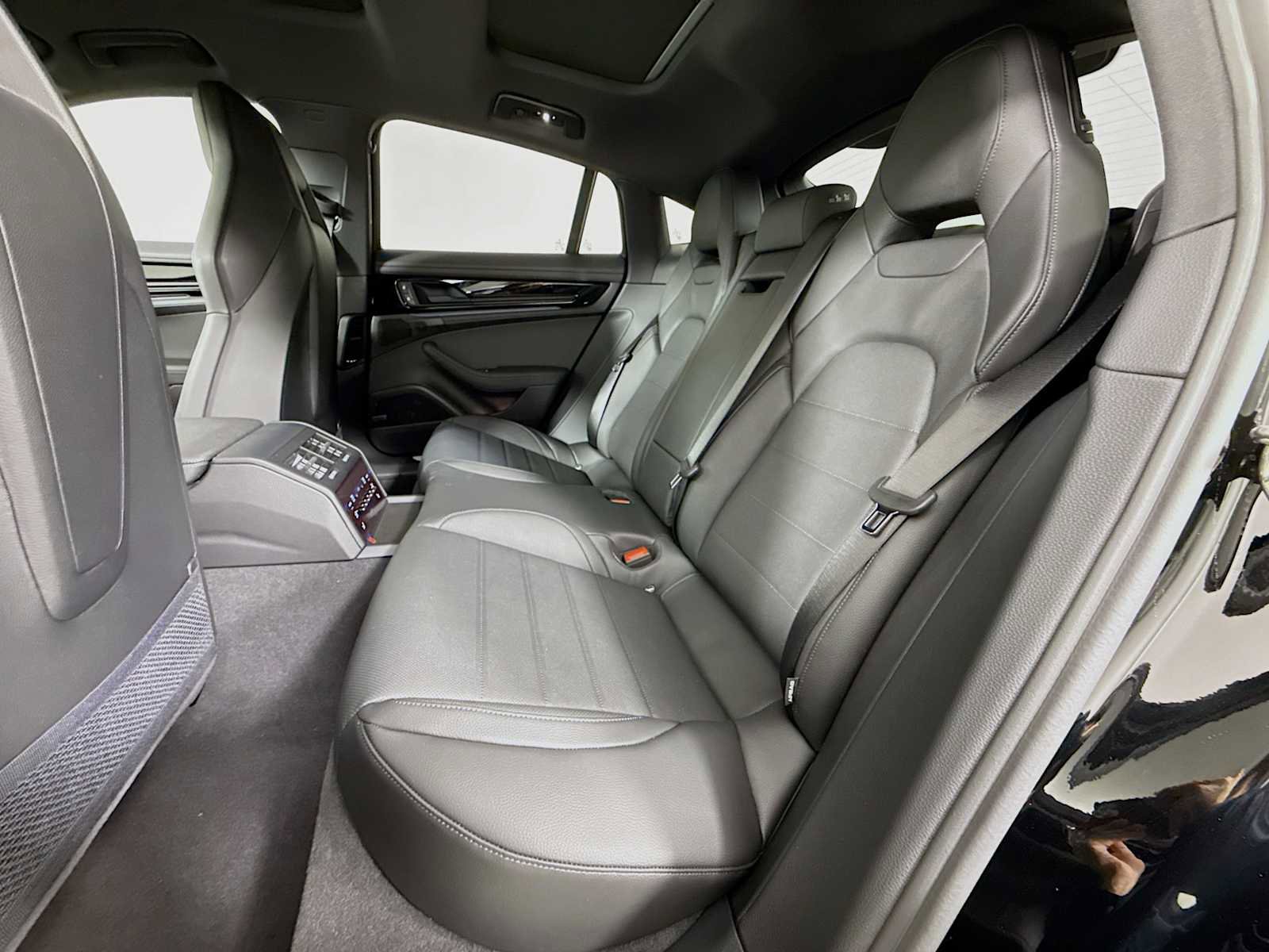 New 2026 Porsche Panamera image 23