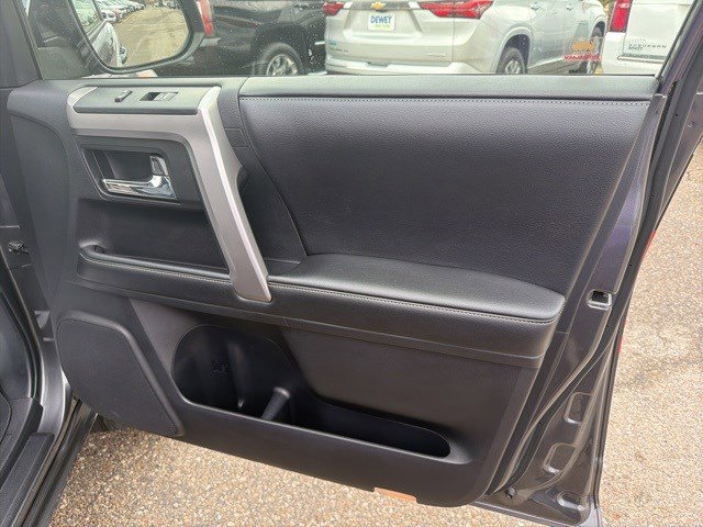 Used 2014 Toyota 4Runner SR5 image 26