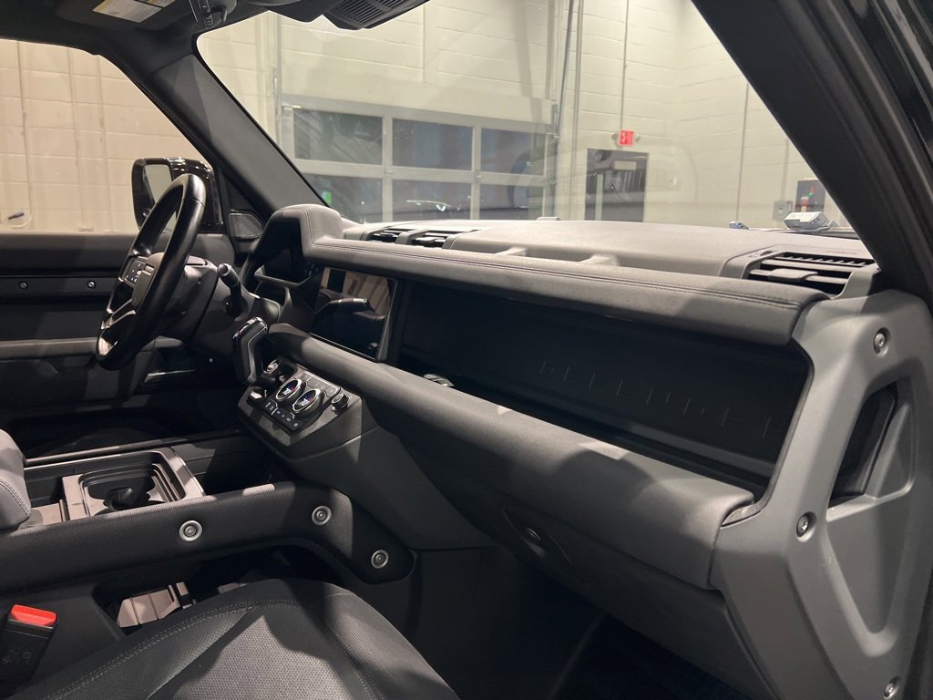 Used 2021 Land Rover Defender 90 X-Dynamic S image 26