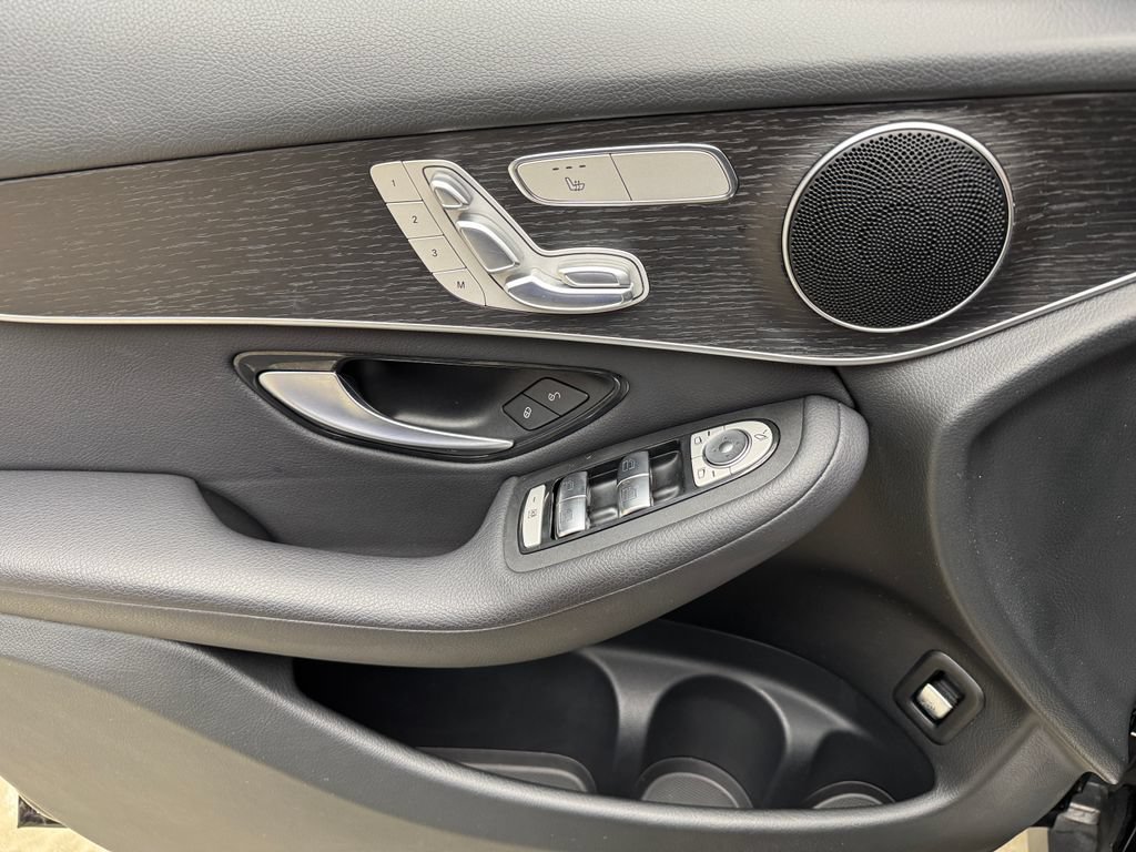 Used 2021 Mercedes-Benz GLC 300 4MATIC image 10