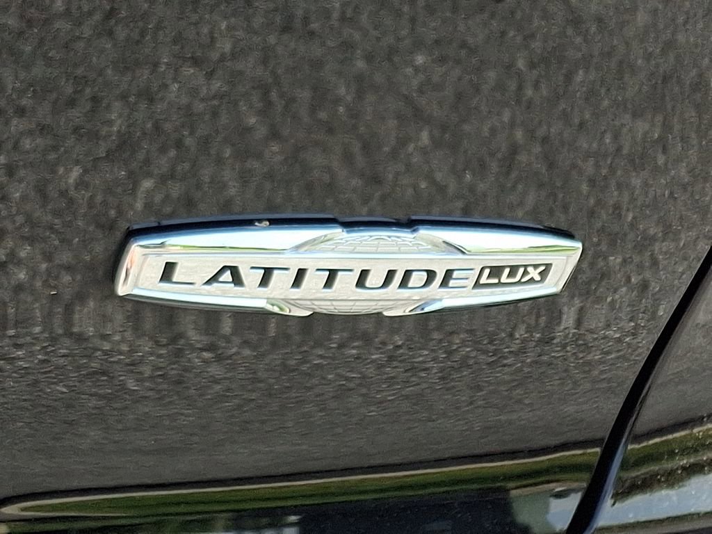 Used 2021 Jeep Cherokee Latitude Lux w/ Comfort/Convenience Group AWD/4WD image 30