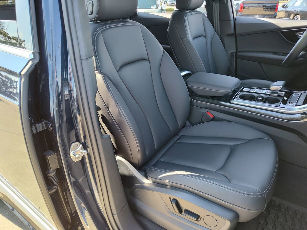 Certified 2025 Audi Q7 2.0T Premium w/ Convenience Package image 32