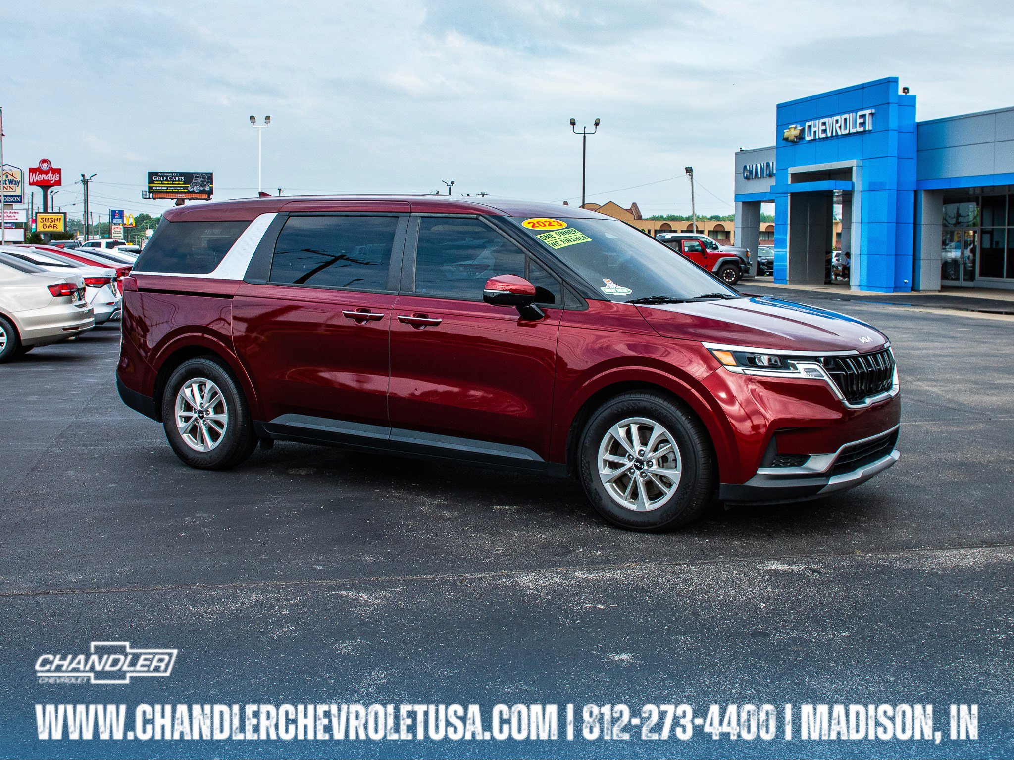 Used 2023 Kia Carnival LX FWD image 1