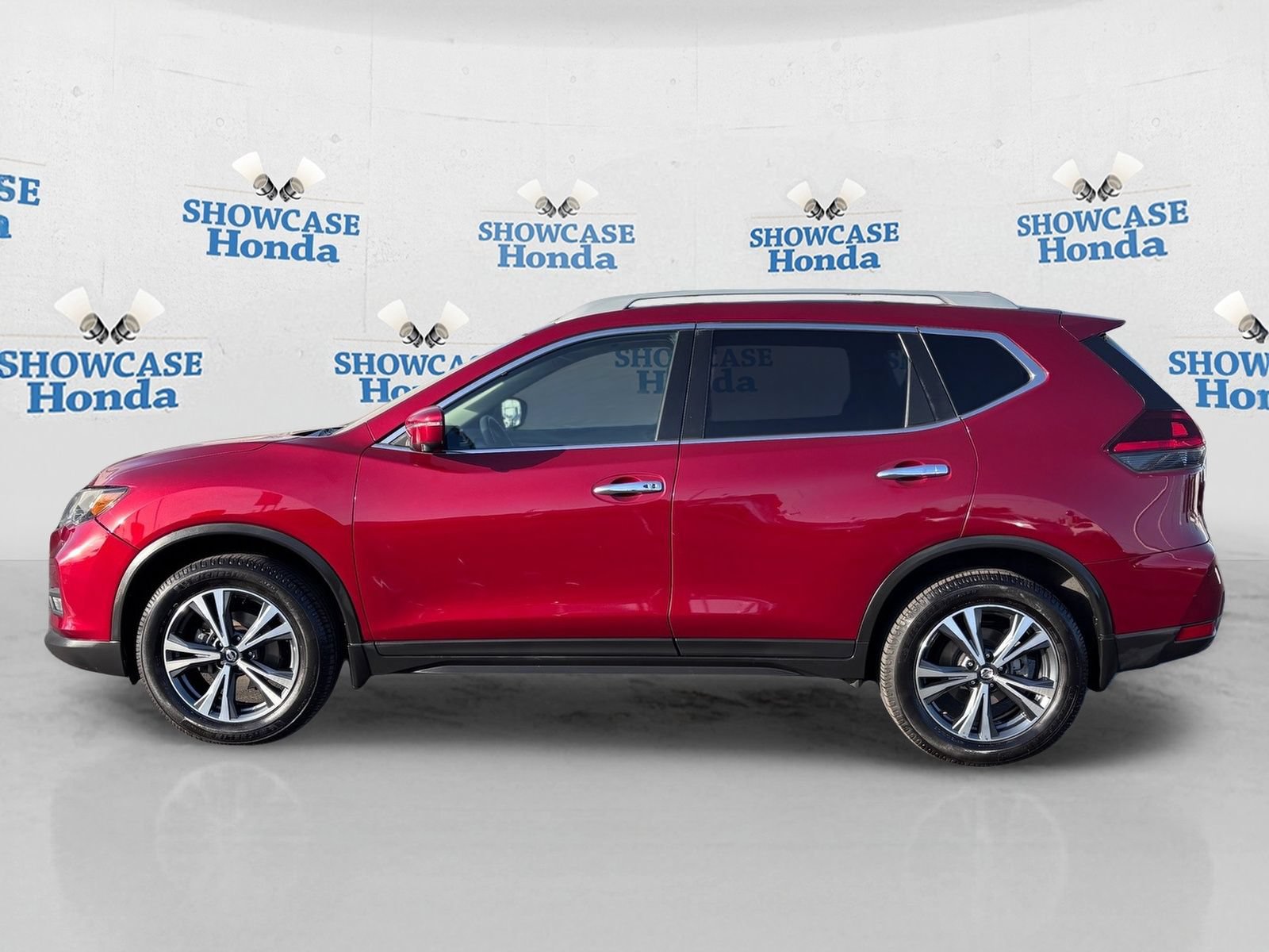 Used 2019 Nissan Rogue SV w/ Sun & Sound Touring Package AWD/4WD image 4