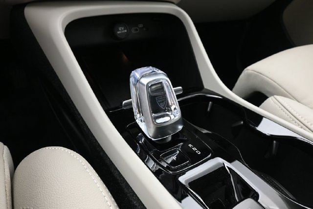 Used 2023 Volvo XC40 B5 Plus w/ Protection Package Premier AWD/4WD image 12