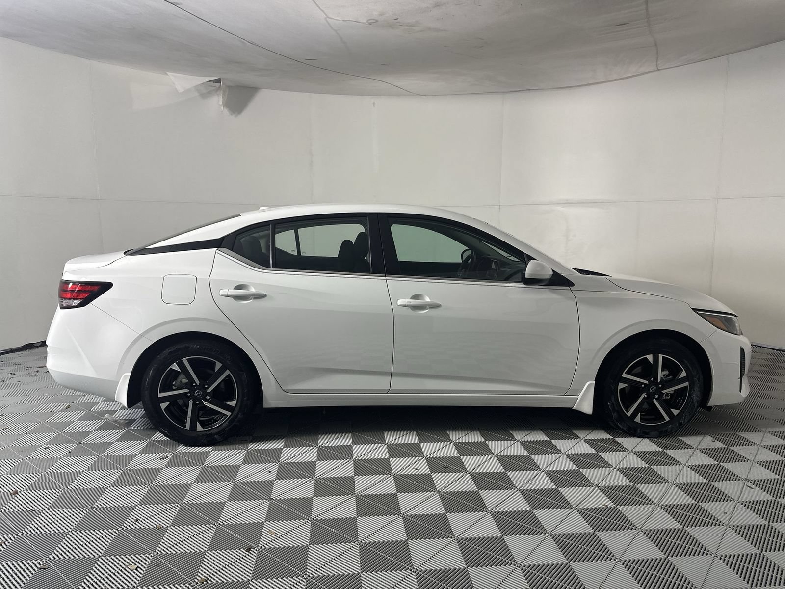 Certified 2024 Nissan Sentra SV FWD image 9