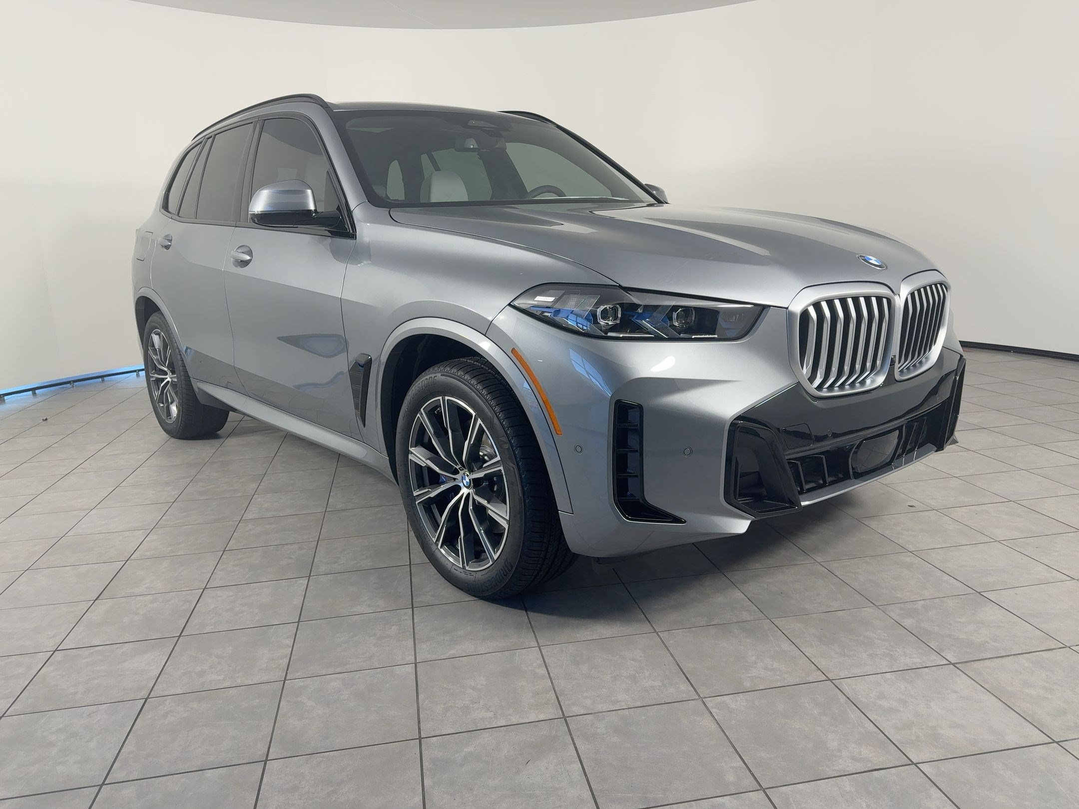 New 2026 BMW X5 xDrive40i w/ M Sport Package AWD/4WD image 7
