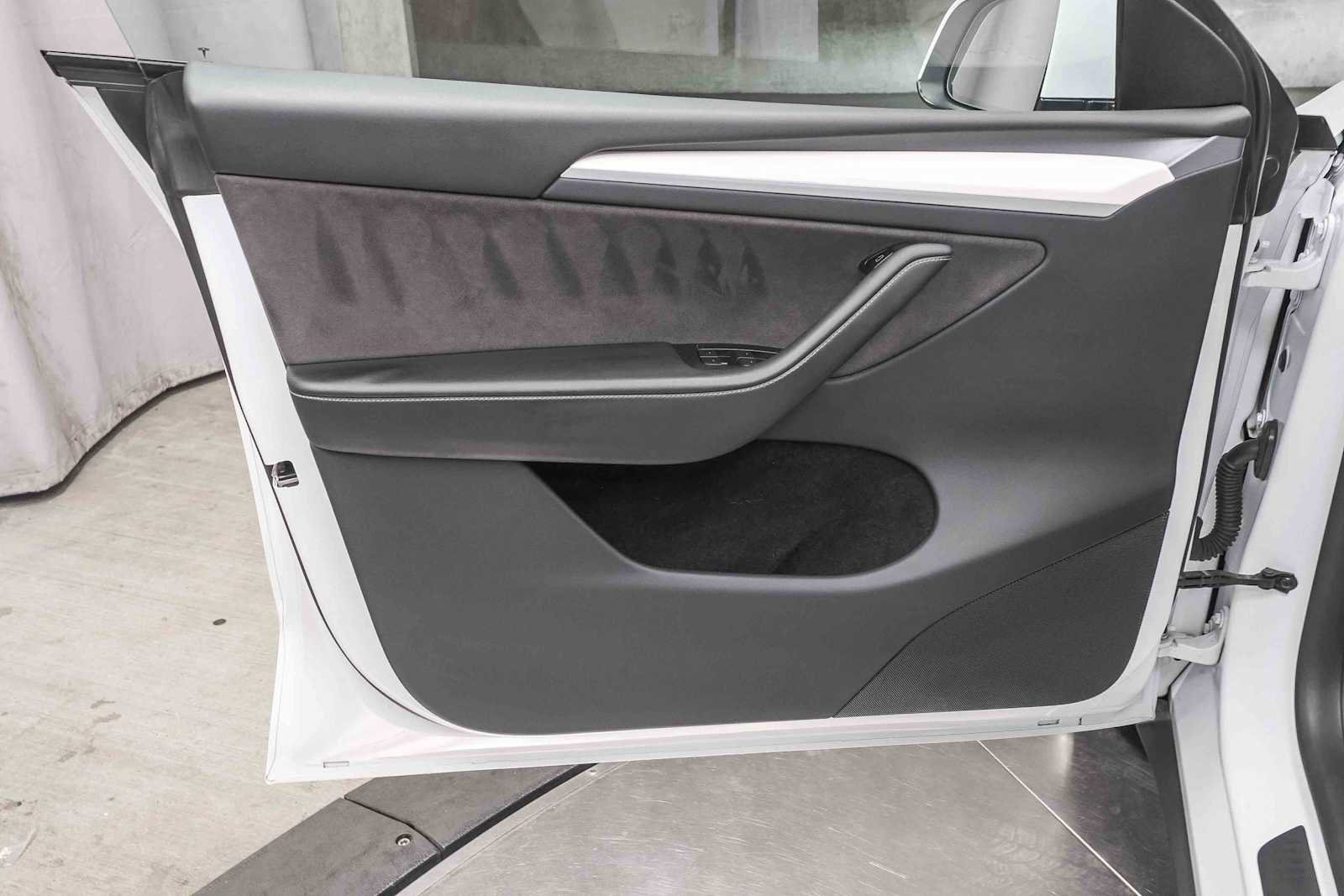 Used 2023 Tesla Model Y AWD image 25