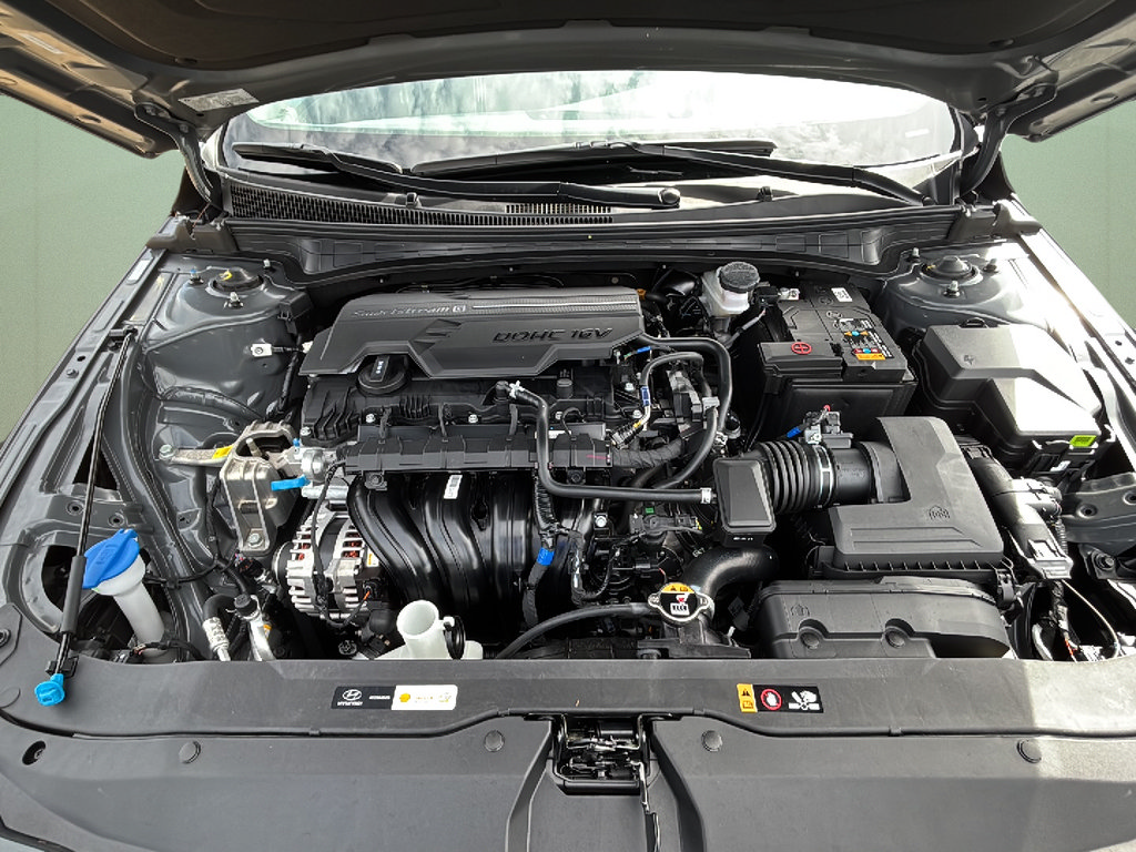 Used 2025 Hyundai Elantra Sport FWD image 12