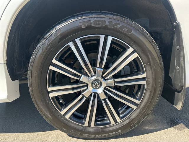 Used 2019 Lexus LX 570 4WD w/ Luxury Package image 23
