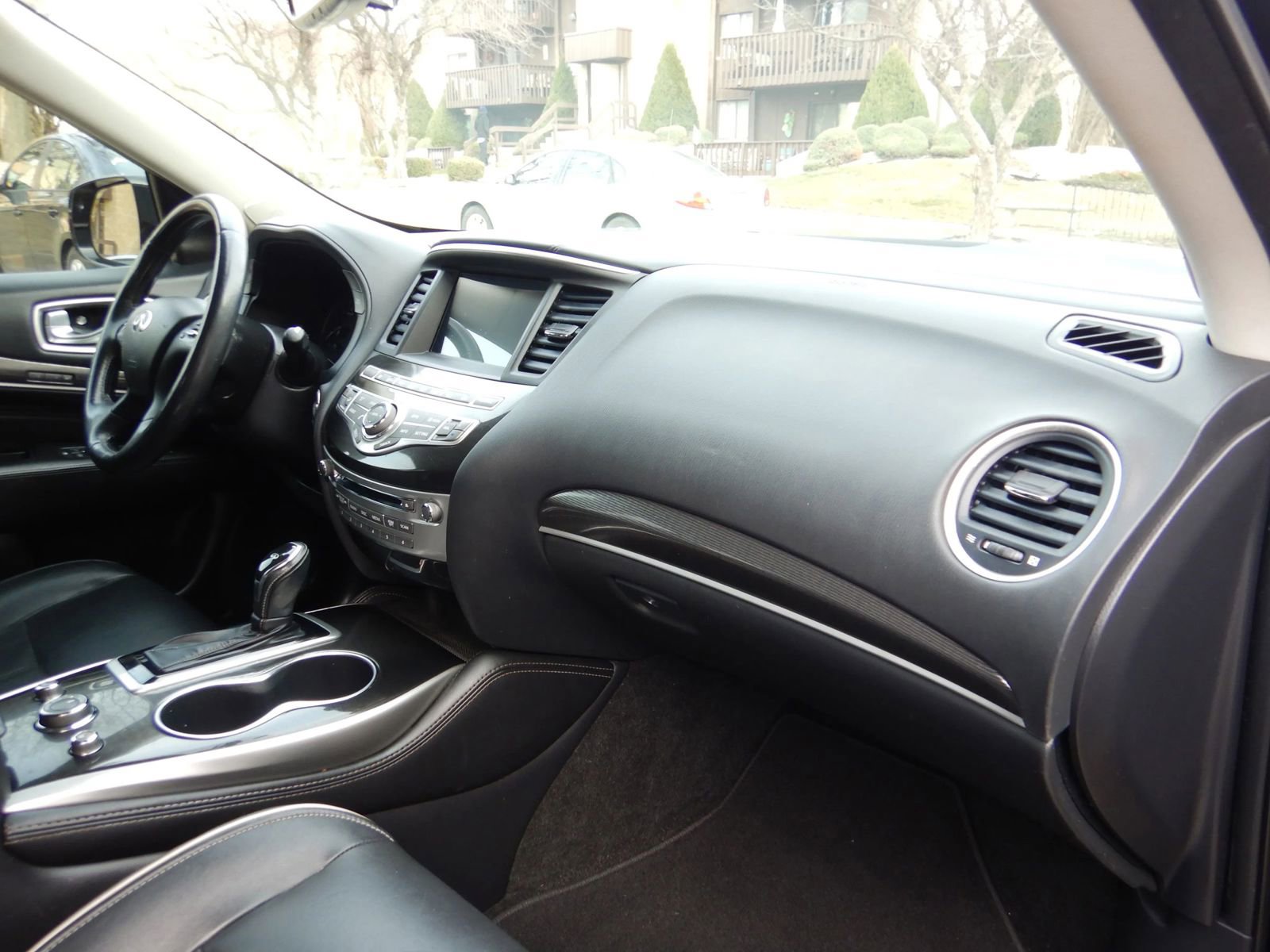 Used 2018 INFINITI QX60 FWD w/ Premium Package image 17