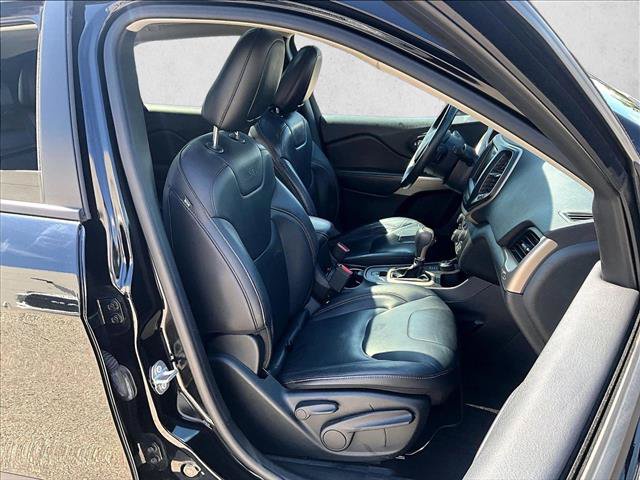 Used 2017 Jeep Cherokee High Altitude AWD/4WD image 9