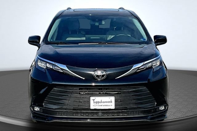 Used 2026 Toyota Sienna XLE FWD image 2