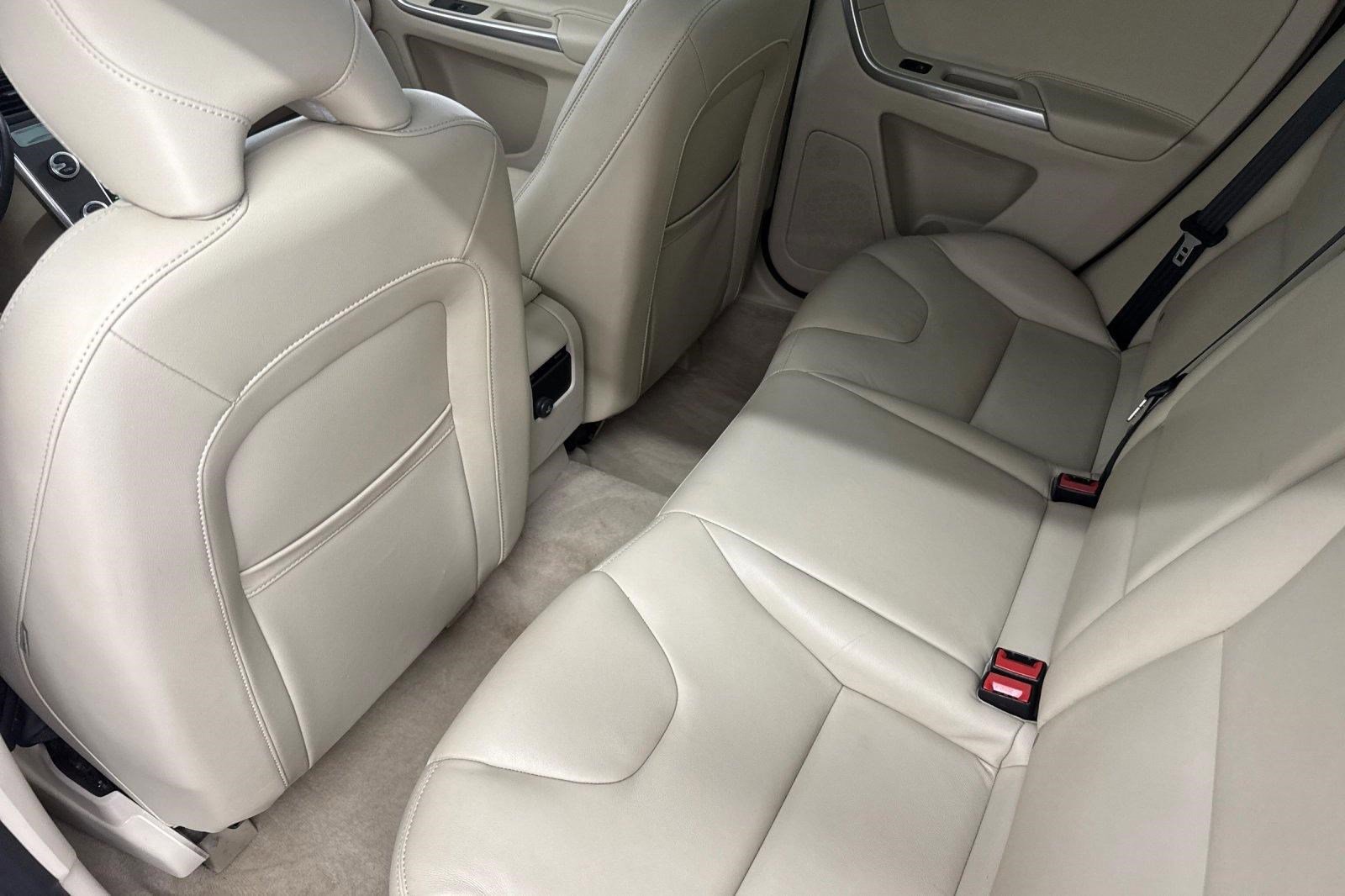 Used 2015 Volvo XC60 T6 Platinum AWD/4WD image 28