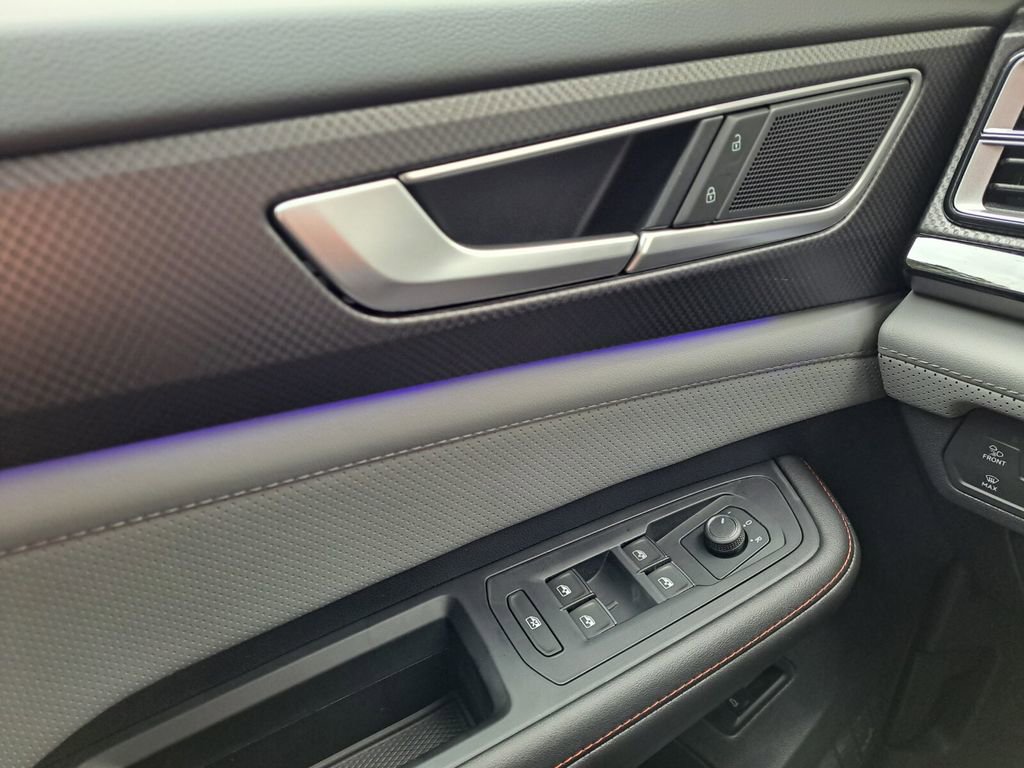 Used 2025 Volkswagen Atlas Peak Edition SE image 19