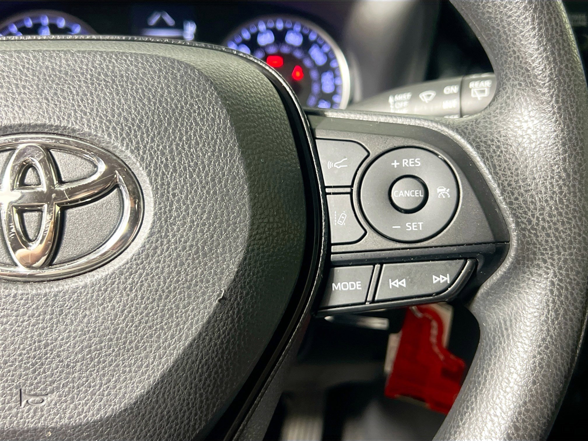 Used 2020 Toyota RAV4 LE image 19