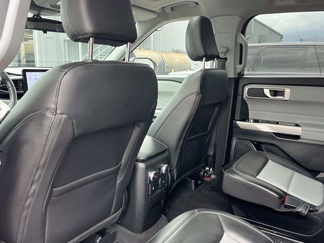 Used 2022 Ford Explorer XLT w/ Equipment Group 202A AWD/4WD image 26