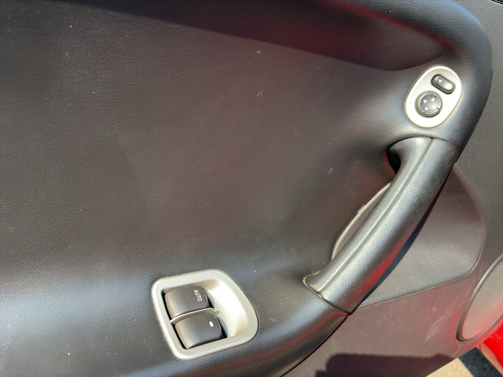Used 2008 Pontiac Solstice Convertible w/ Premium Package RWD image 26