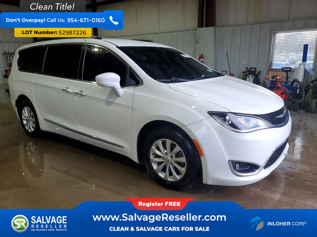 Used 2017 Chrysler Pacifica Touring-L FWD image 5