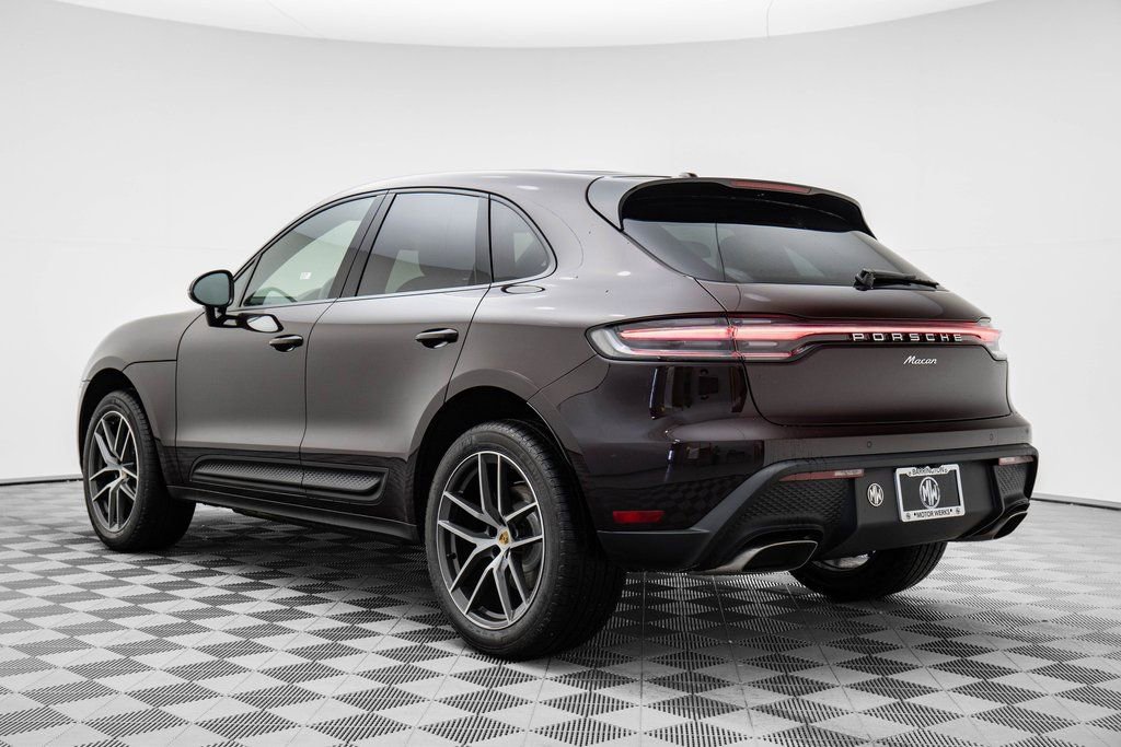 Certified 2023 Porsche Macan image 3