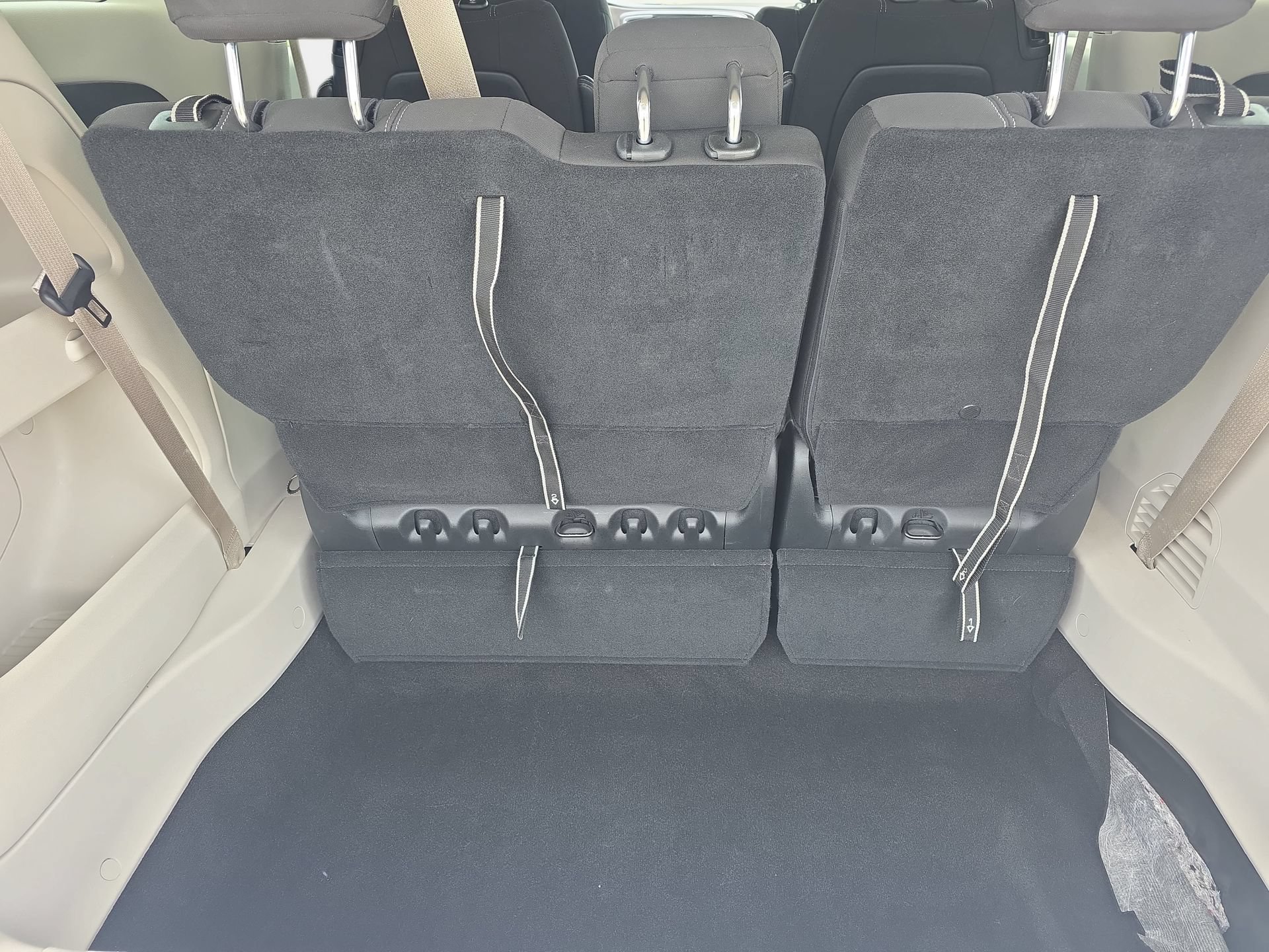 Used 2023 Chrysler Voyager LX FWD image 12