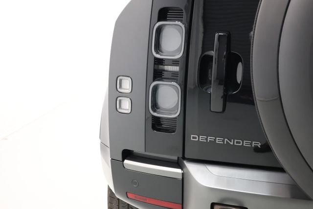 Used 2023 Land Rover Defender 90 V8 image 72