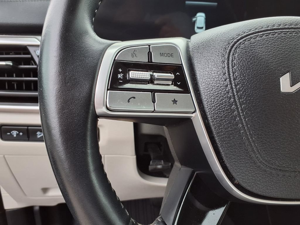 Used 2025 Kia Telluride S FWD image 12